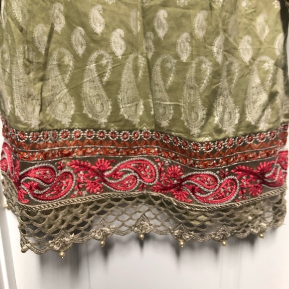 Maria B Luxury Lawn Embroidered Pakistani 3pc Suit - Picture 7 of 12